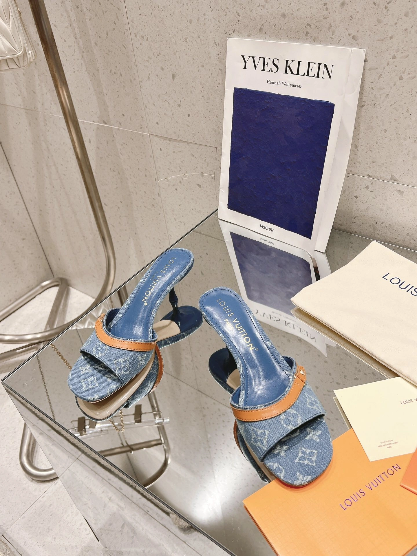 COCO-- 1ACIZ7 Heel height：5.5CM cowhide item:D-X062M2846